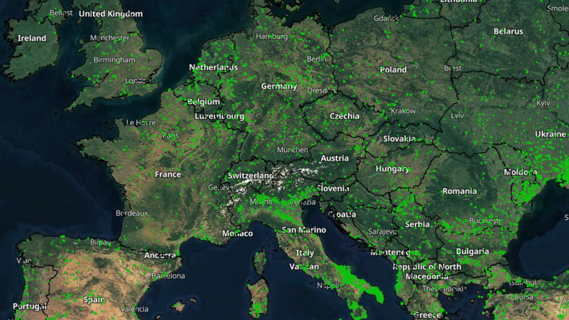 Zu sehen ist eine Satellitenkarte von Europa mit Waldbränden im Juli 2023