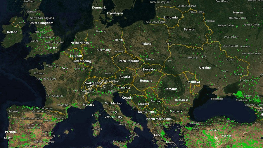 Zu sehen ist eine Satellitenkarte von Europa mit Waldbränden im November 2025