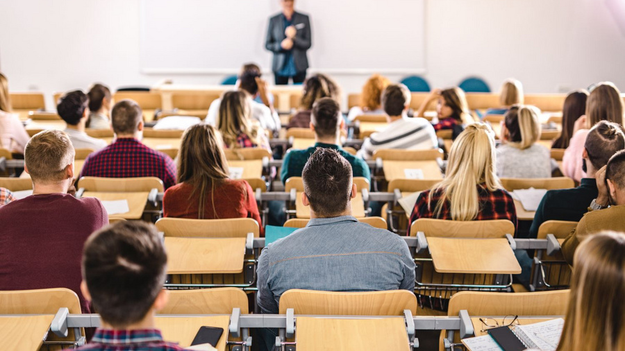 Menschen in einem Hörsaal