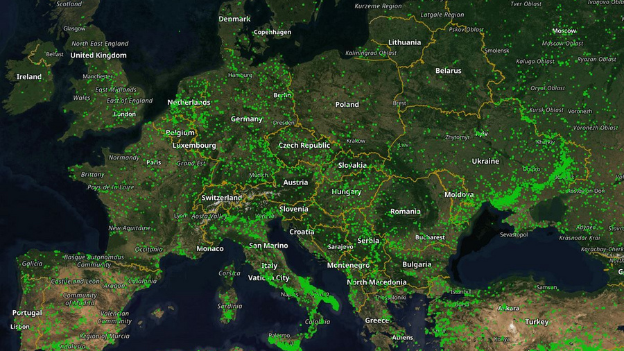 Zu sehen ist eine Satellitenkarte von Europa mit Waldbränden im Juni 2025