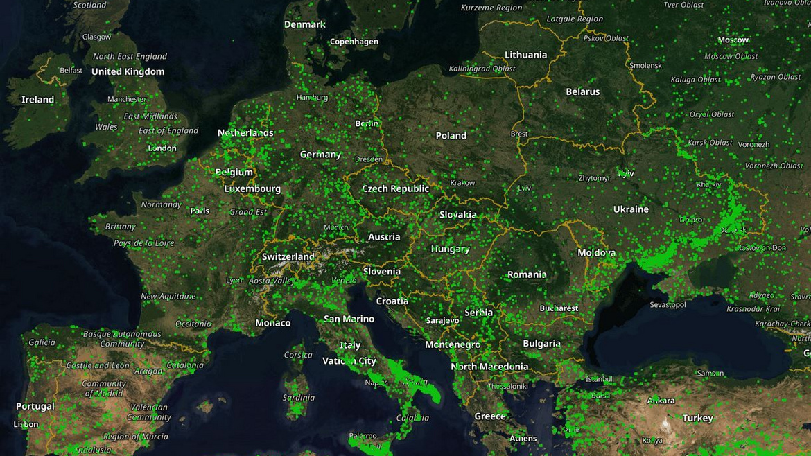 Zu sehen ist eine Satellitenkarte von Europa mit Waldbränden im Juni 2025