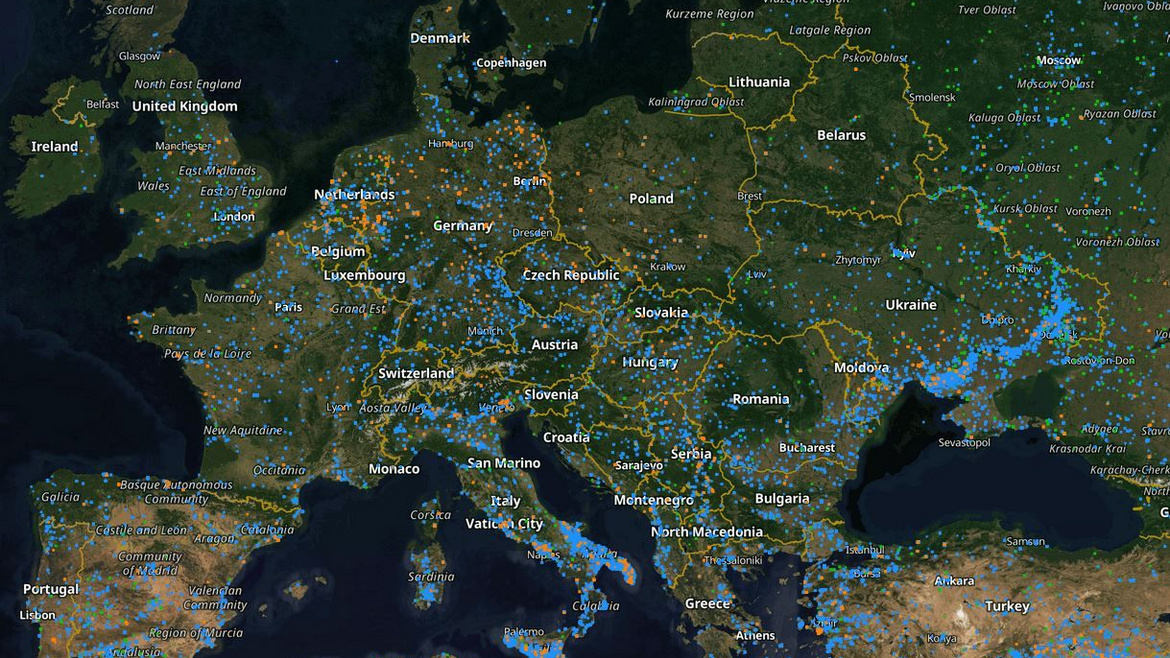 Zu sehen ist eine Satellitenkarte von Europa mit Waldbränden im Juni 2025