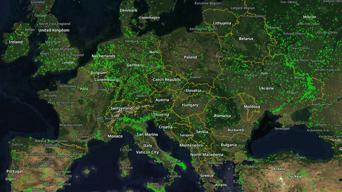 Zu sehen ist eine Satellitenkarte von Europa mit Waldbränden im Mai 2025