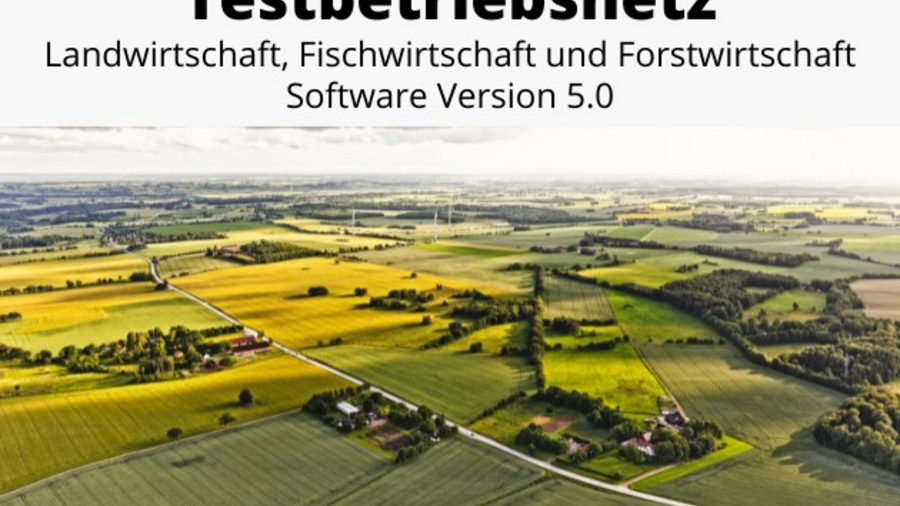 Bild: Agrarlandschaft mit der Überschrift: Testbetriebsnetz Landwirtschaft, Fischwirtschaft und Forstwirtschaft Software Version 5.0 