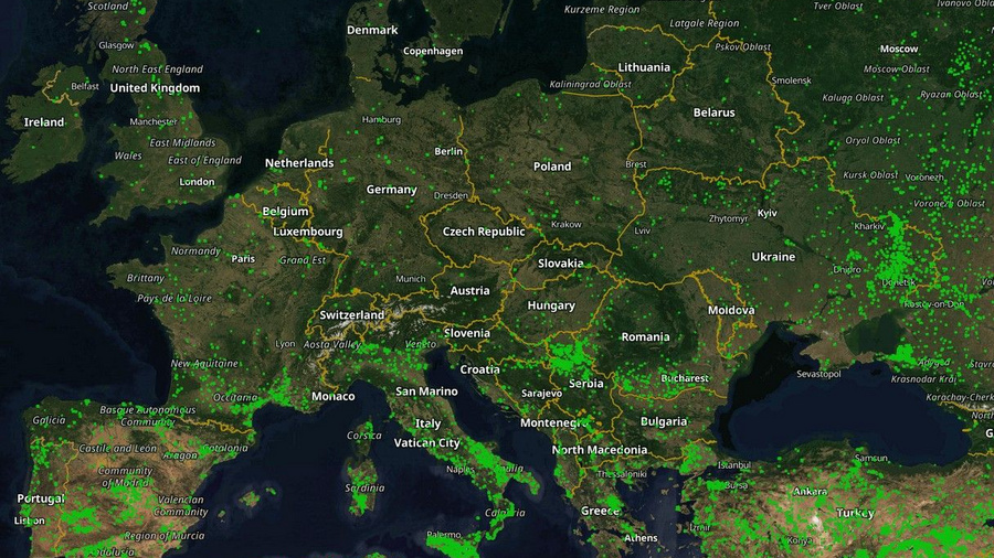 Zu sehen ist eine Satellitenkarte von Europa mit Waldbränden im Oktober 2025