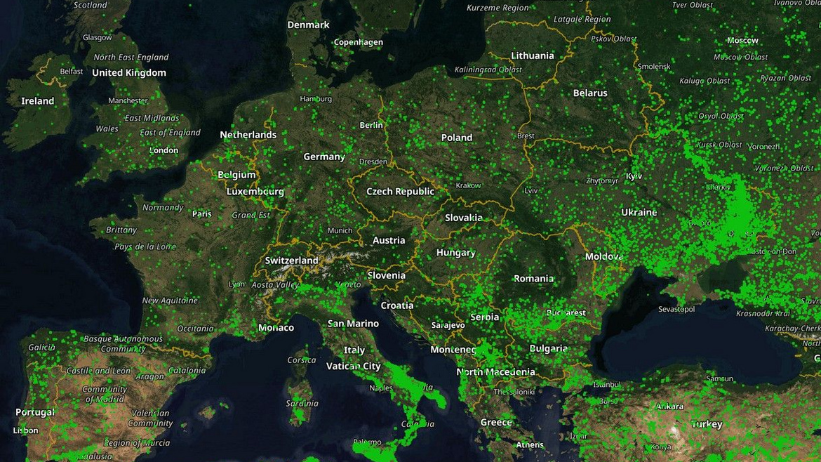 Zu sehen ist eine Satellitenkarte von Europa mit