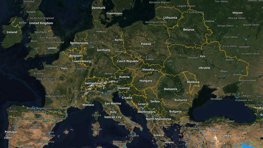 Zu sehen ist eine Satellitenkarte von Europa mit Waldbränden im Dezember 2025