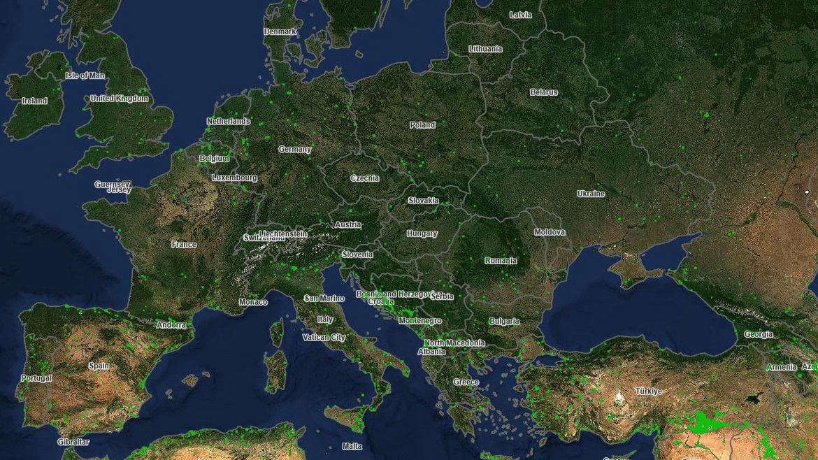 Zu sehen ist eine Satellitenkarte von Europa mit Waldbränden im Dezember 2025