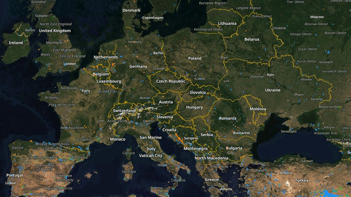 Zu sehen ist eine Satellitenkarte von Europa mit Waldbränden im Dezember 2025